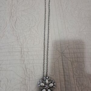 Elegant Silver and White Floral Necklace